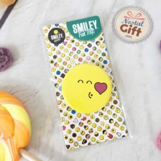 Badge Smiley bisous et coeur