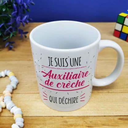 Mug "Je suis une auxiliaire de crèche qui déchire" Cadeau pour l'Auxiliaire de crèche – Image 3